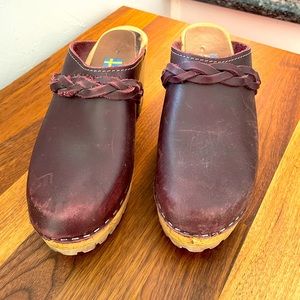 Burgundy leather medium healed clogs